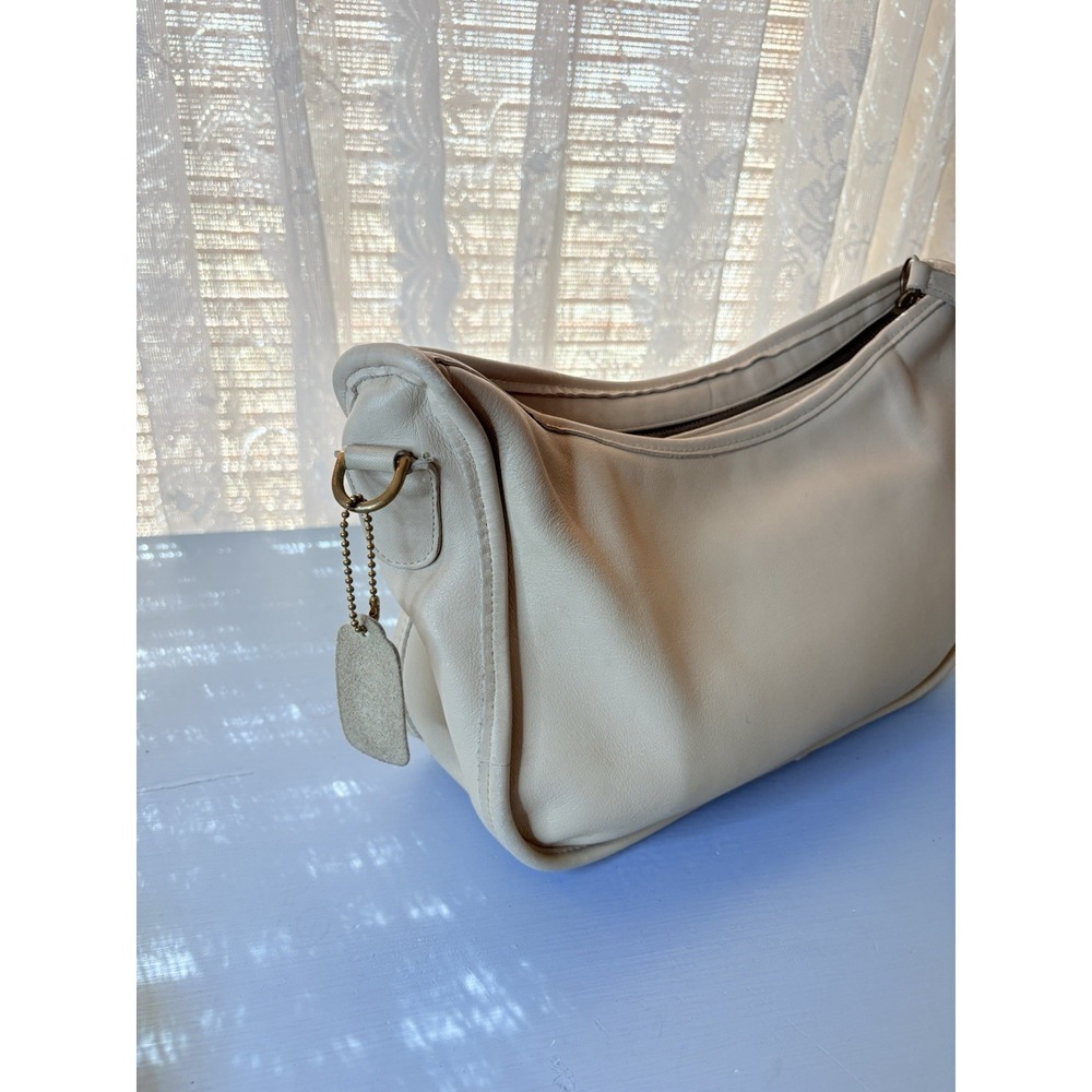 Vintage COACH Bone white Leather, Swinger Shoulder Crossbody Bag, Large, 90s USA - Picture 8 of 15